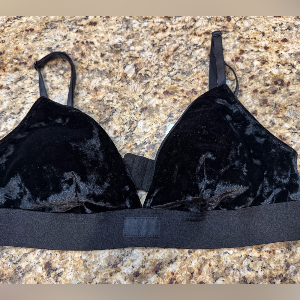PINK by Victoria's Secret Black Velvet Bralette SZ Medium triangle Padded